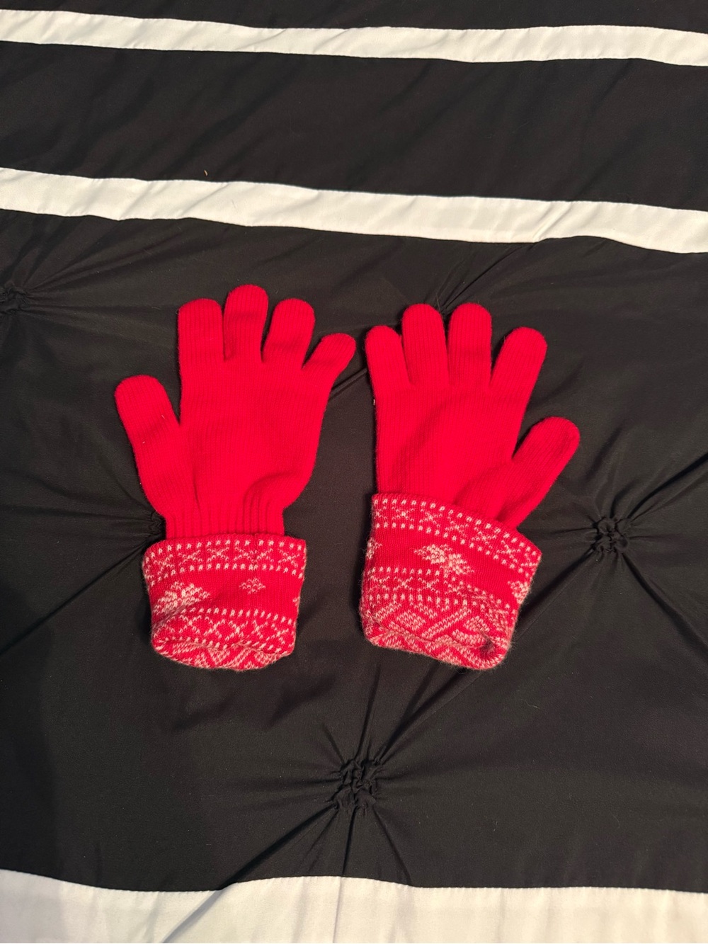 Red Winter Gloves with Patterned Cuff